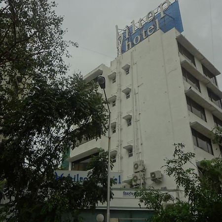 Hiltop Hotel Bombay Esterno foto