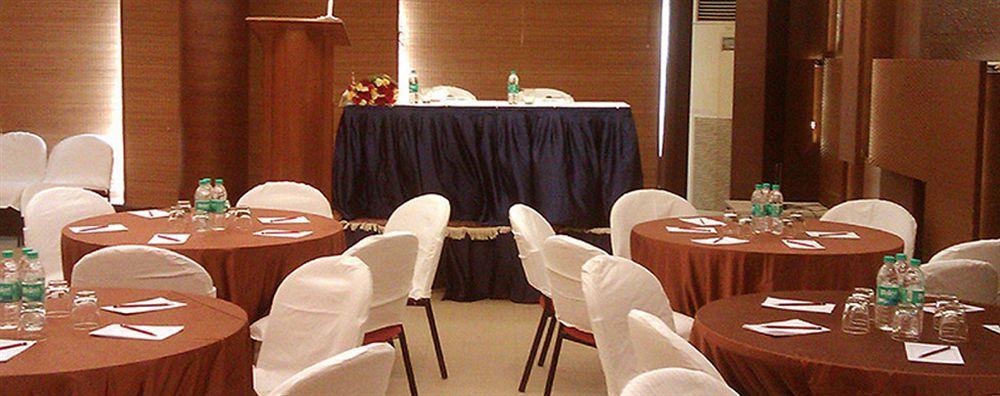 Hiltop Hotel Bombay Esterno foto