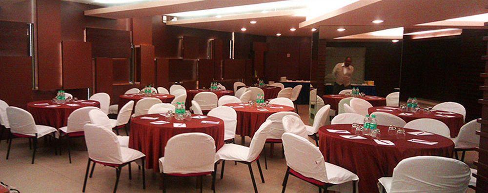 Hiltop Hotel Bombay Esterno foto