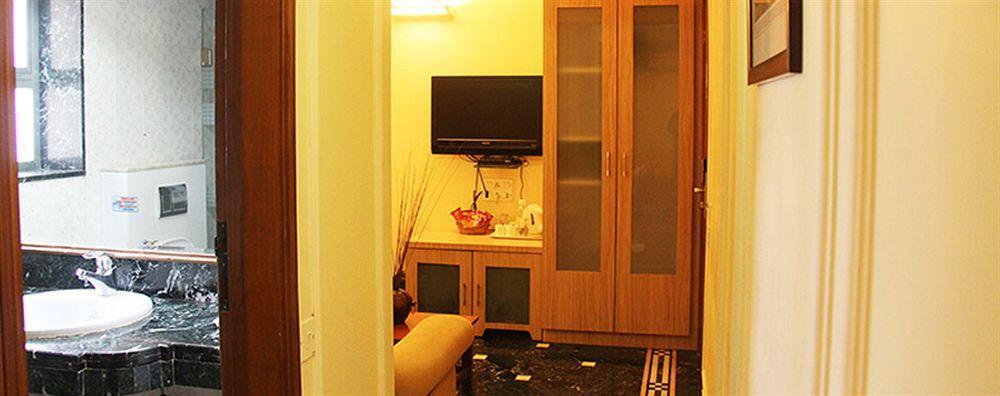 Hiltop Hotel Bombay Esterno foto