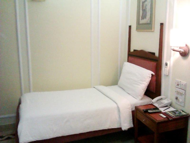 Hiltop Hotel Bombay Esterno foto