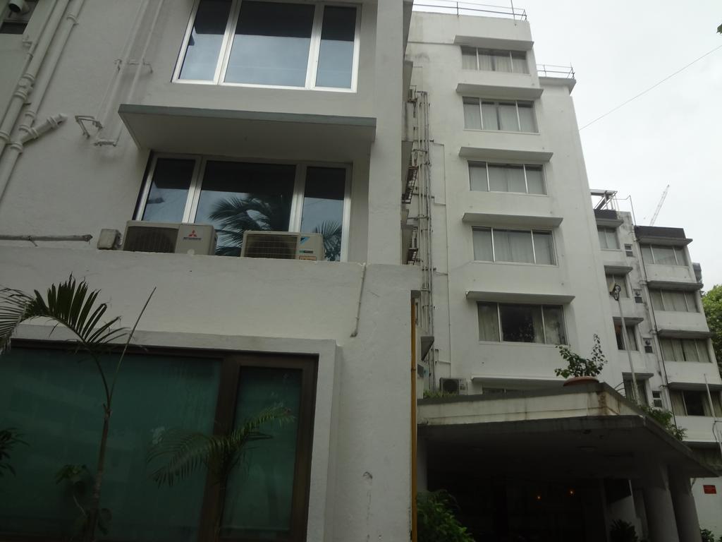 Hiltop Hotel Bombay Esterno foto