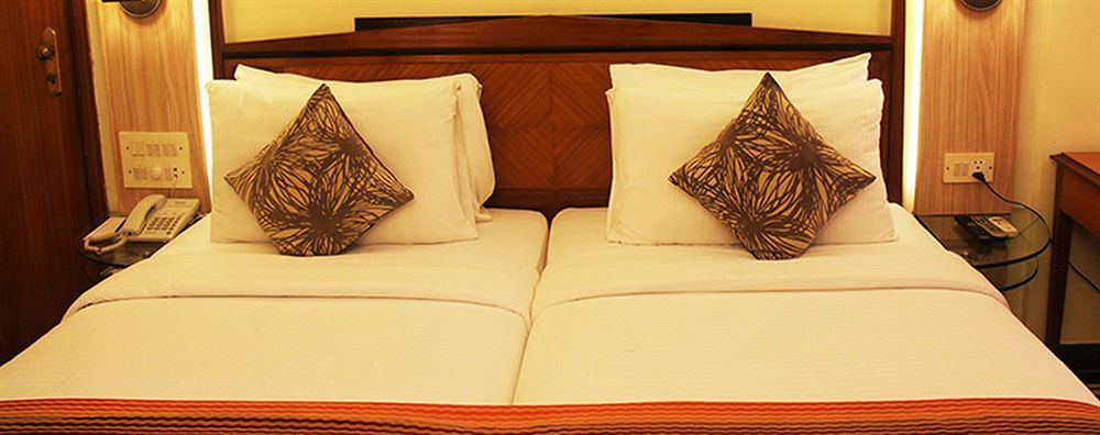 Hiltop Hotel Bombay Esterno foto