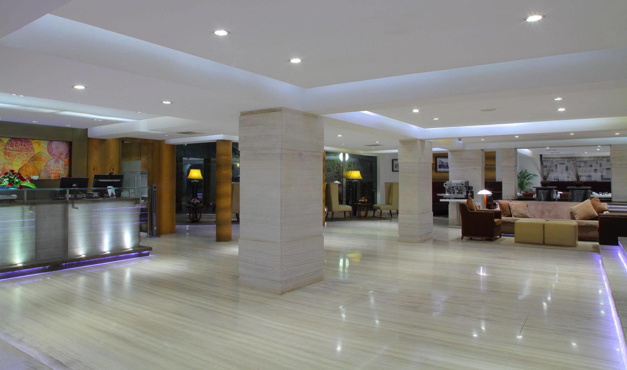 Hiltop Hotel Bombay Esterno foto